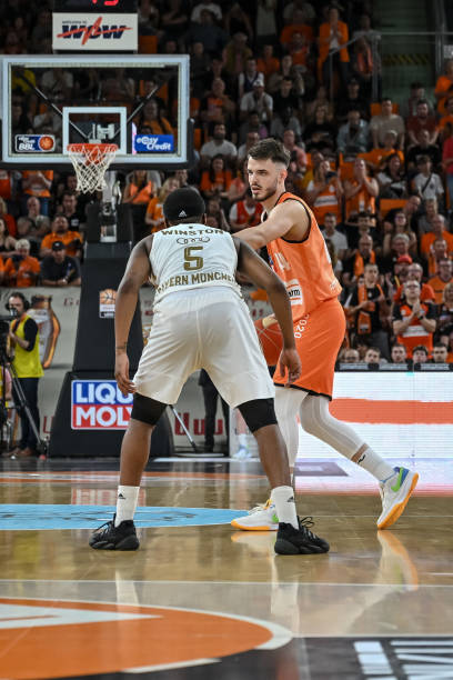 不仅他的个 不仅他的个